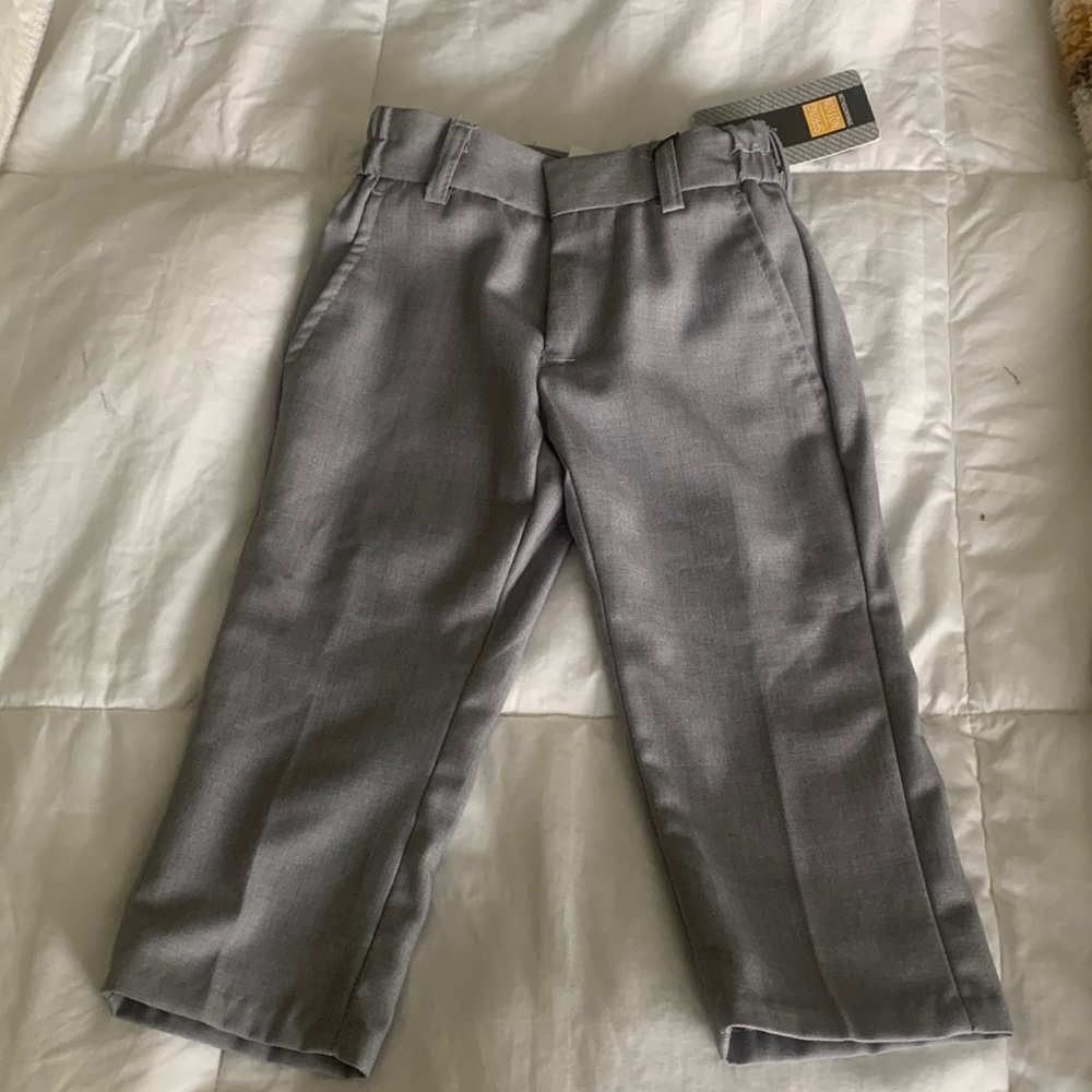 Brand new dress pants. Ordered for a wedding and too small, passed return.